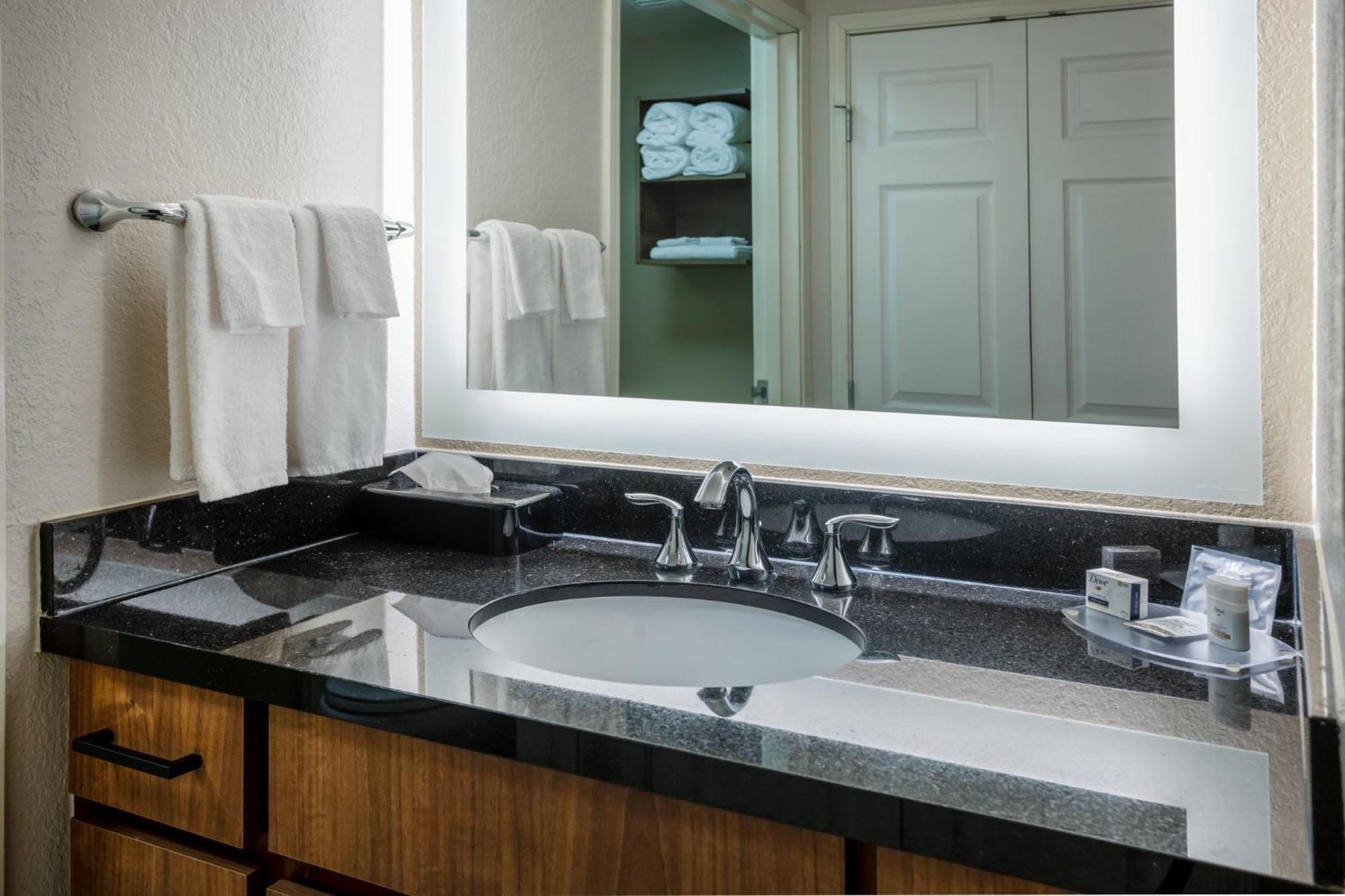 Staybridge Suites Wilmington East By Ihg Dış mekan fotoğraf